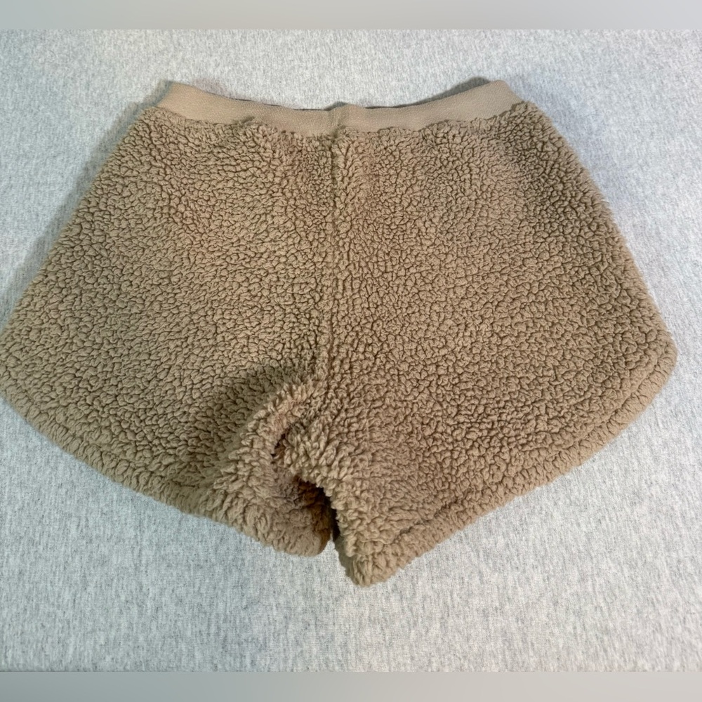 Gilly‎ Hicks Tan Sherpa Lounge Shorts ☁️🤎 - Picture 5 of 6